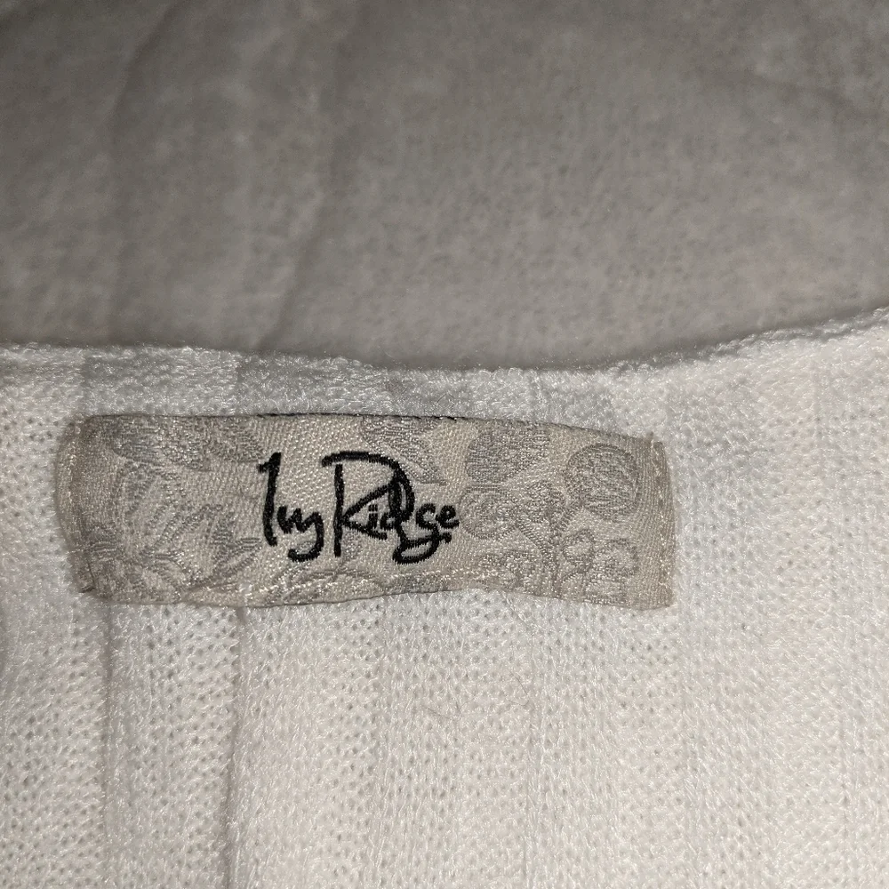 White long sleeve - Picture 2 of 4
